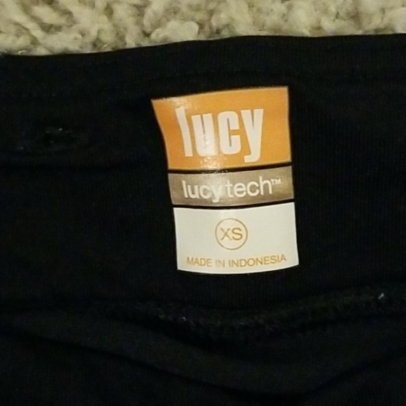 Last chance! Lucy tech shorts - Picture 3 of 3